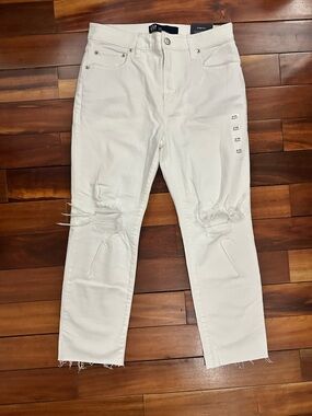 NWT. Gap Factory. White Distressed Universal Slim Boyfriend Jeans, 6/28R